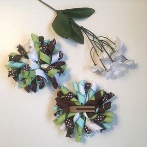 Girls korker bows. Bright colors!